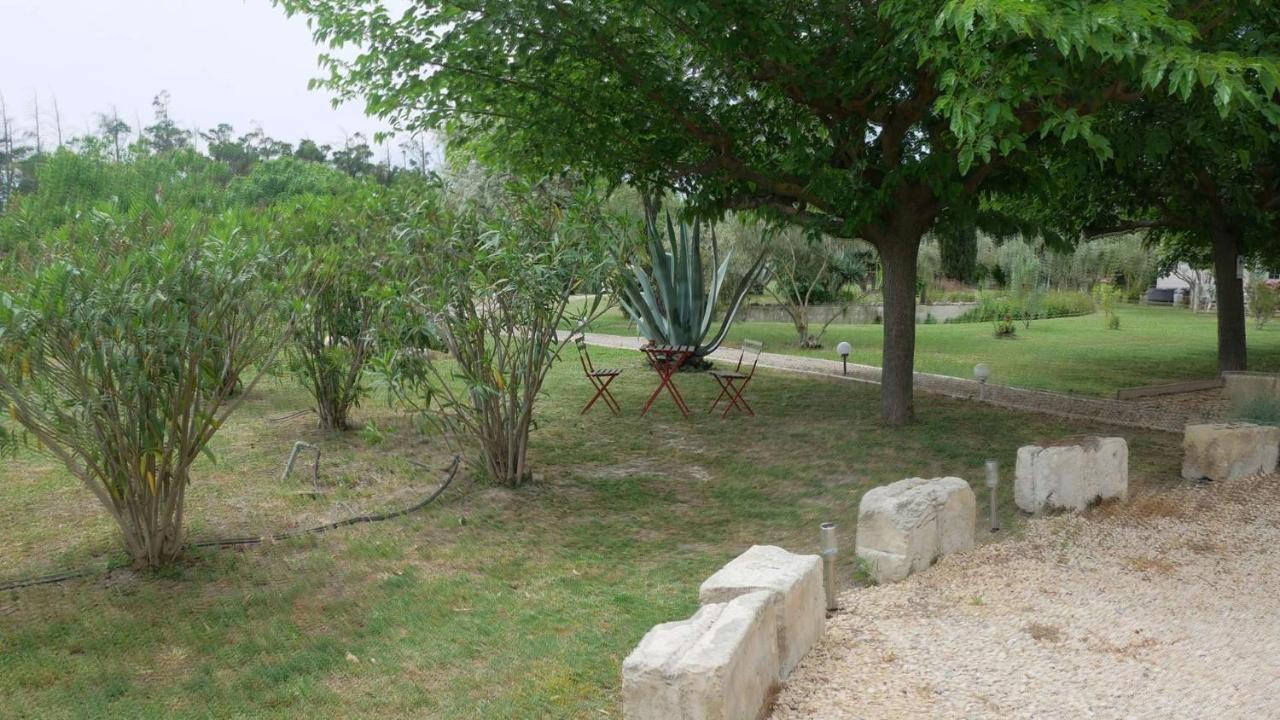 Apartamento Mas Maurane - Le Bougainvillier Aux Portes D'Arles Tarascón Exterior foto