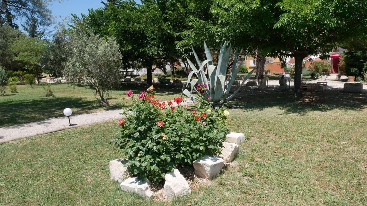 Apartamento Mas Maurane - Le Bougainvillier Aux Portes D'Arles Tarascón Exterior foto